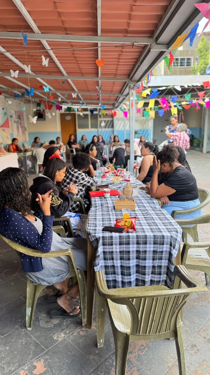 Momento de celebração com as famílias da Casa Mãe